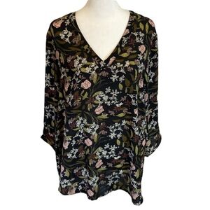 DR2 3/4 sleeve pullover blouse. Size L. Black floral. Keyhole in back.